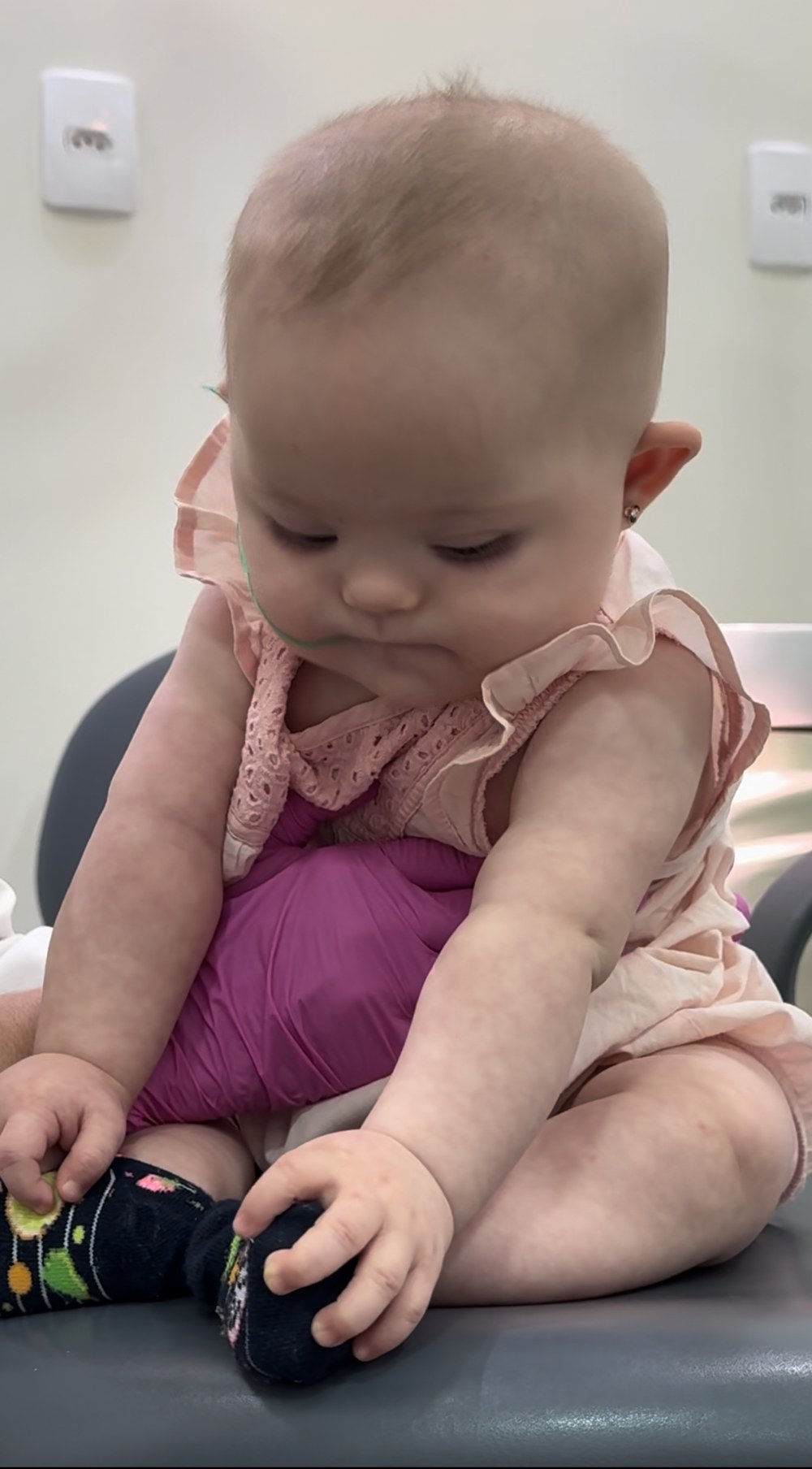 Bebê paciente no consultório